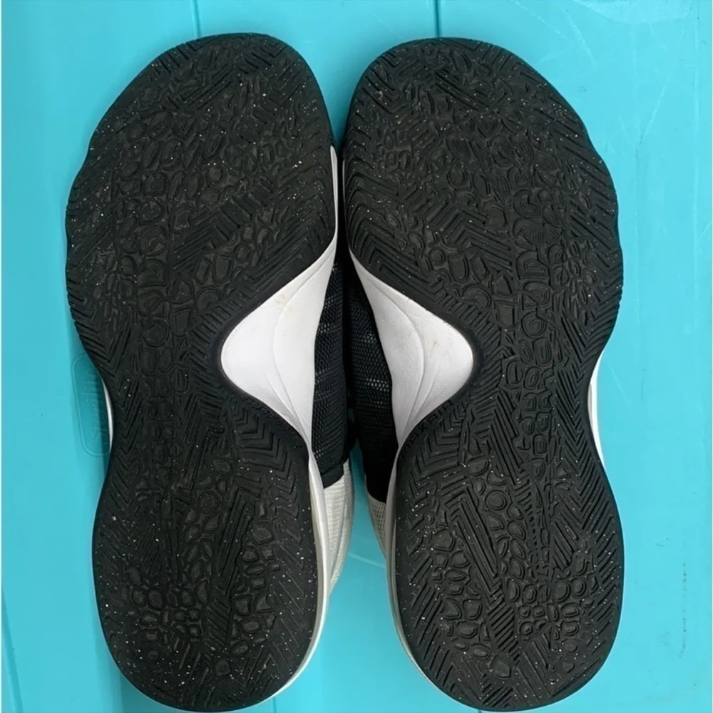 Nike Air Max Audacity Size 7-Men/8.5-Women